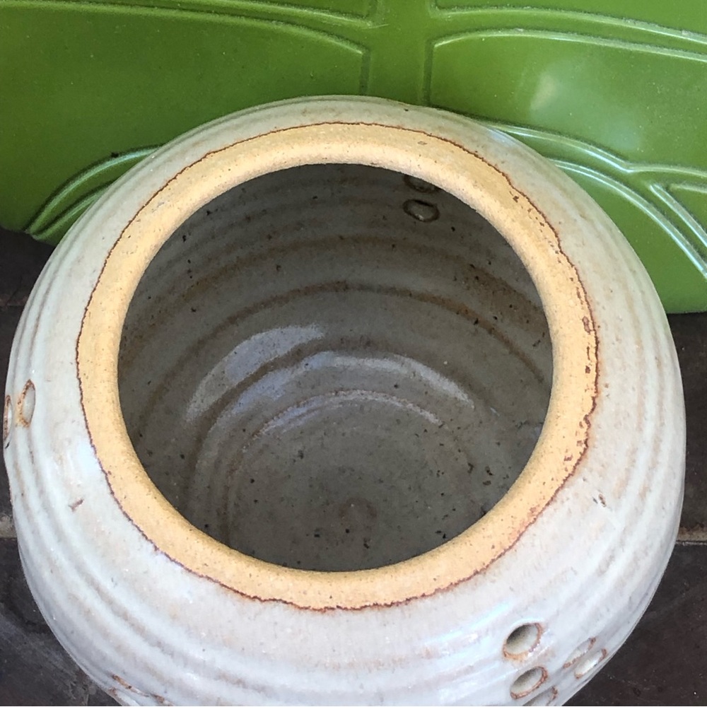 Studio Pottery Handmade Glazed Stoneware Signed Garlic Keeper - Picture 7 of 12